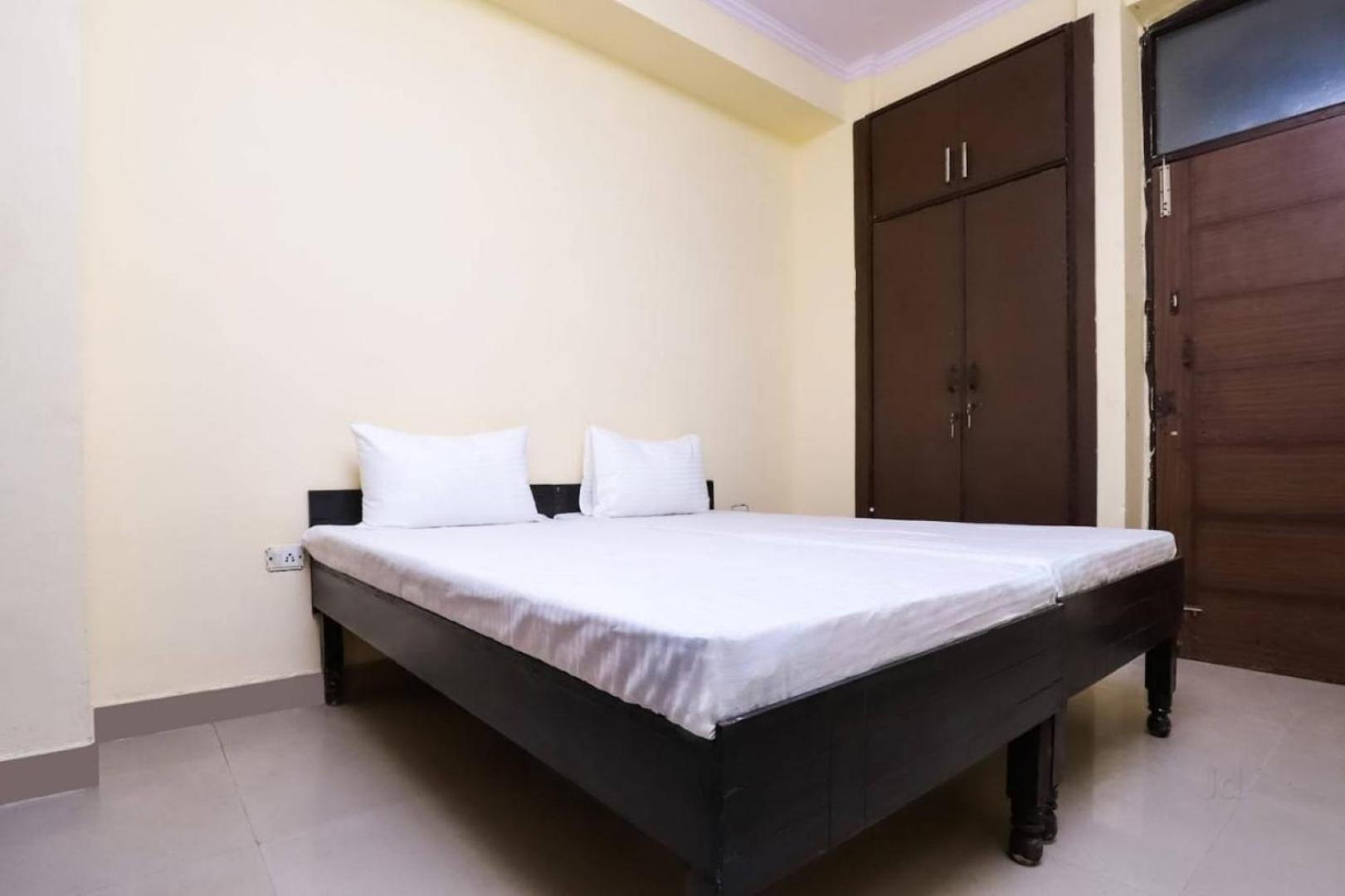 Chirag Hotel,Ghaziabad Exteriör bild